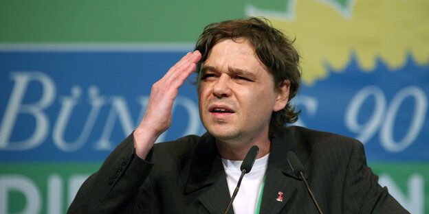 Robert Zion mit einer Hand vor seinem Gesicht Robert Zion mit einer Hand vor seinem Gesicht