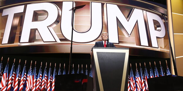 Donald Trump hält eine Rede Donald Trump hält eine Rede