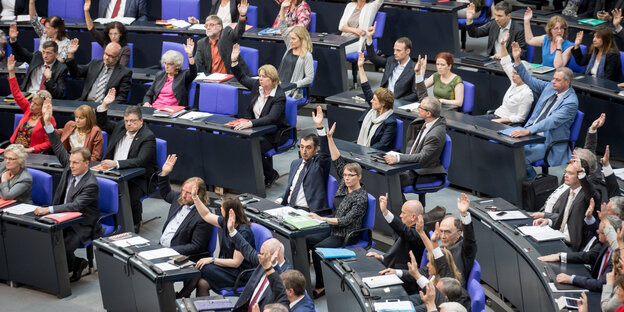 Der Bundestag beschließt am 2. Juni, das Massaker an den Armeniern 1915/16 als Völkermord einzustufen Der Bundestag beschließt am 2. Juni, das Massaker an den Armeniern 1915/16 als Völkermord einzustufen