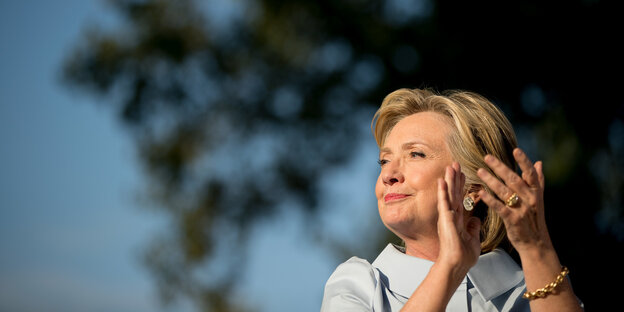 Hillary Clinton applaudiert Hillary Clinton applaudiert