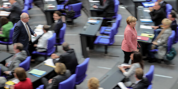 Angela Merkel und Volker Kauder im Bundestag