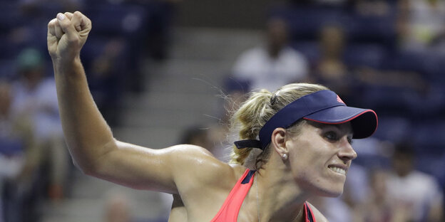 Angelique Kerber hebt siegesbewusst die Faust Angelique Kerber hebt siegesbewusst die Faust