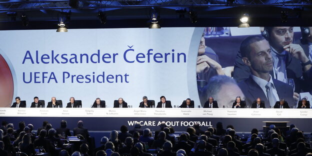 Eine Reihe von Uefa-Funktionären Eine Reihe von Uefa-Funktionären
