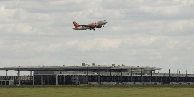 Flugzeug hebt ab Flugzeug hebt ab