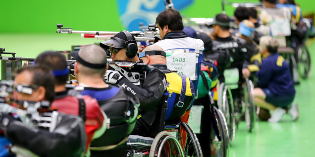 Paralympics-Schützen im Rollstuhl Paralympics-Schützen im Rollstuhl