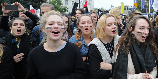 Protestierende Frauen Protestierende Frauen