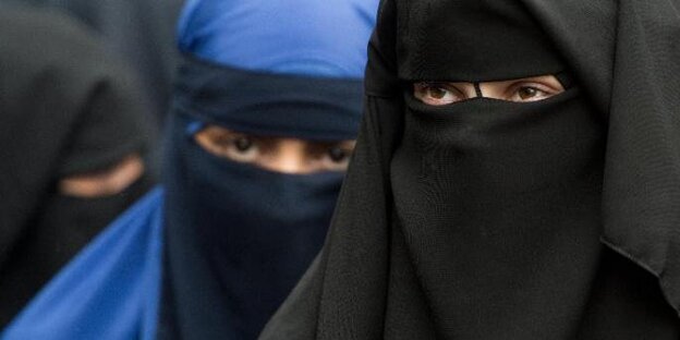 Burka-tragenden Frauen Burka-tragenden Frauen