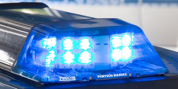 Ein Polizei-Blaulicht Ein Polizei-Blaulicht