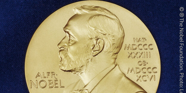 Die gold glänzende Nobelpreis-Medaille Die gold glänzende Nobelpreis-Medaille