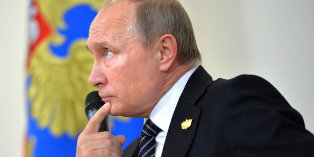 Wladimir Putin bei einer Pressekonferenz nach dem BRICS-Gripfel Wladimir Putin bei einer Pressekonferenz nach dem BRICS-Gripfel