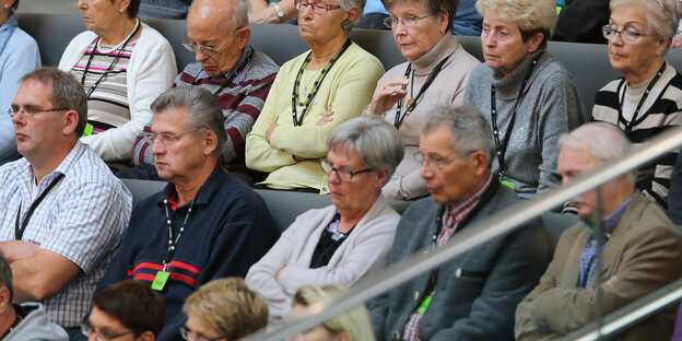 ältere Zuhörer im Bundestag ältere Zuhörer im Bundestag