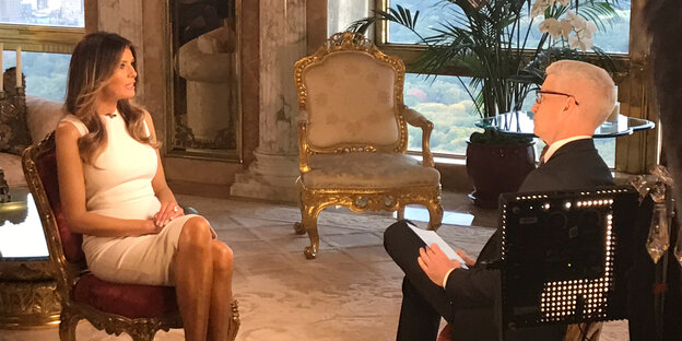 Melania Trump im Gespräch mit CNN-Moderator Anderson Cooper Melania Trump im Gespräch mit CNN-Moderator Anderson Cooper