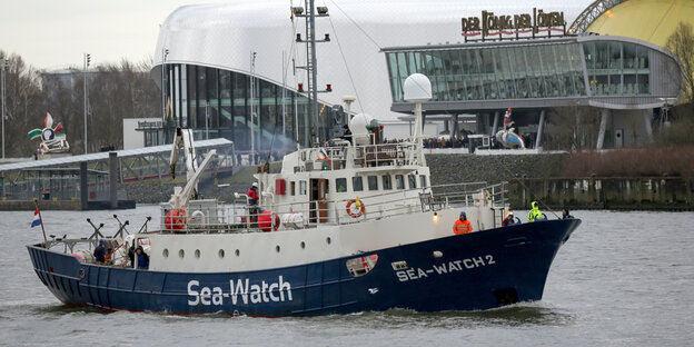 Das Schiff „Sea Watch 2“ liegt im April im Hamburger Hafen Das Schiff „Sea Watch 2“ liegt im April im Hamburger Hafen