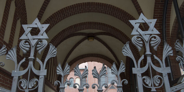 Der Eingang zur Synagoge in der Rykestraße