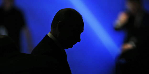 Die Silhouette eines Mannes Die Silhouette eines Mannes