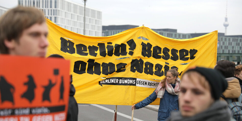Auf den Beinen sind die Pigmentflecke erschienen