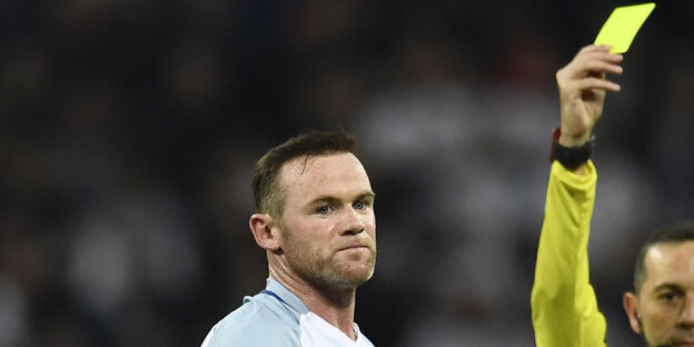 Wayne Rooney und eine gelbe Karte