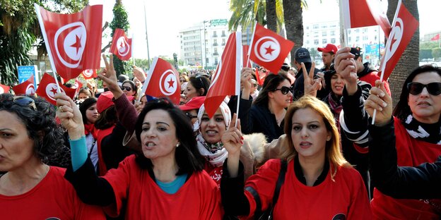 Tunesische Frauen protestieren anlässlich des Internationalen Frauentags für mehr Gleichberechtigung Tunesische Frauen protestieren anlässlich des Internationalen Frauentags für mehr Gleichberechtigung