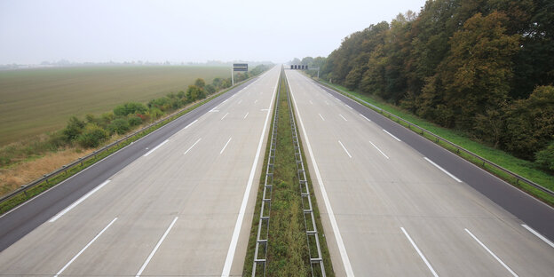 Eine Autobahn ohne Autos Eine Autobahn ohne Autos