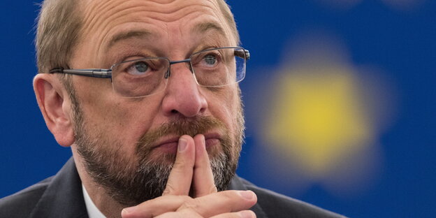 Martin Schulz zieht die Stirn in Falten. Sehr nahes Portrait. Martin Schulz zieht die Stirn in Falten. Sehr nahes Portrait.