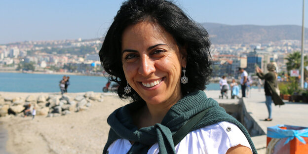 Die Journalistin Hatice Kamer vor ihrer Verhaftung am Strand Die Journalistin Hatice Kamer vor ihrer Verhaftung am Strand