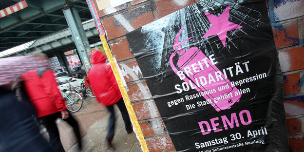 Ein Plakat für eine Solidaritätsdemo gegen Rassismus