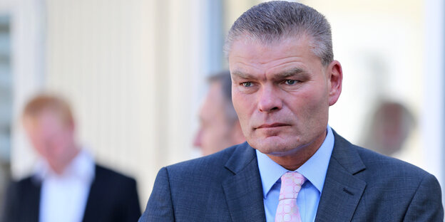 Holger Stahlknecht guckt ernst Holger Stahlknecht guckt ernst