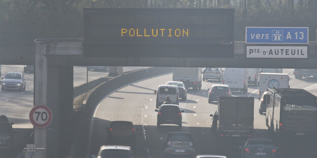 Pariser Autobahn im Dunst Pariser Autobahn im Dunst