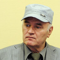 Ratko Mladić vor dem Kriegsverbrecher-Tribunal Ratko Mladić vor dem Kriegsverbrecher-Tribunal