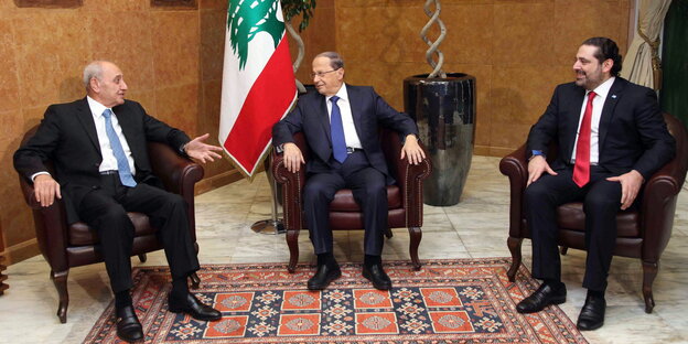 Libanons Präsident Michel Aoun mit Premierminister Saad Hariri und Parlamentssprecher Nabih Berri Libanons Präsident Michel Aoun mit Premierminister Saad Hariri und Parlamentssprecher Nabih Berri