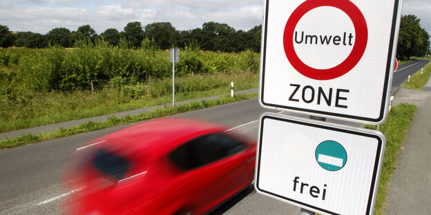 Schild: Umweltzon, Grüne Plakette frei Schild: Umweltzon, Grüne Plakette frei