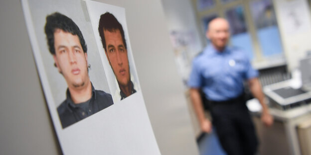 Fahndungsfotos hängen in einer Polizeiwache Fahndungsfotos hängen in einer Polizeiwache