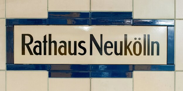 U-Bahn-Schild Rathaus Neukölln U-Bahn-Schild Rathaus Neukölln