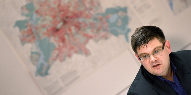 Der Linken-Politiker und neue Berliner Staatssekretär für Wohnen, Andrej Holm, gibt am 14.12.2016 in Berlin eine Pressekonferenz. Der Linken-Politiker und neue Berliner Staatssekretär für Wohnen, Andrej Holm, gibt am 14.12.2016 in Berlin eine Pressekonferenz.