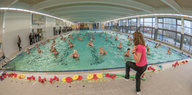 Wassergymnastik in Spandauer Hallenbad