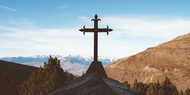 Ein Kreuz auf einem Dach Ein Kreuz auf einem Dach