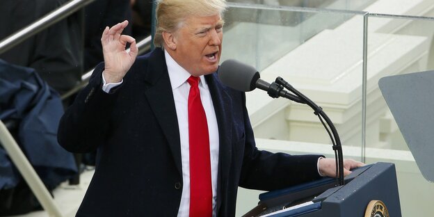 Donald Trump am Rednerpult Donald Trump am Rednerpult