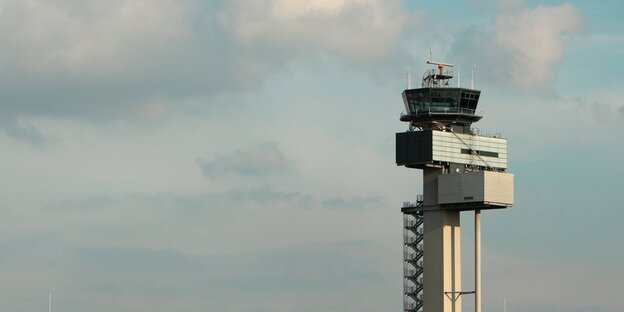 Ein Tower am Düsseldorfer Flughafen Ein Tower am Düsseldorfer Flughafen