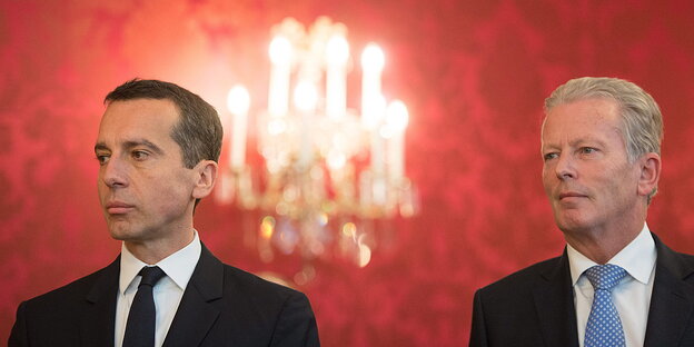 Der österreichische Kanzler Christian Kern (l, SPÖ) und Vizekanzler Reinhold Mitterlehner (ÖVP) am 17.05.2016 in Wien, Österreich.