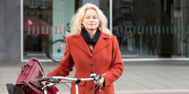 Kirsten Kappert-Gonther mit Fahrrad Kirsten Kappert-Gonther mit Fahrrad