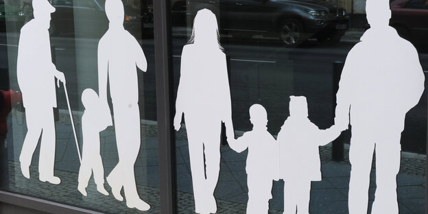 Figuren an einer Scheibe Figuren an einer Scheibe