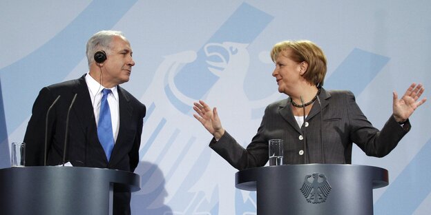 Merkel gibt Netanjahu die Hand Merkel gibt Netanjahu die Hand