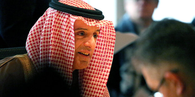 der Aussenminister von Saudi-Arabien, Adel bin Ahmed Al-Jubeir, mit traditioneller saudischer Kopfbedeckung der Aussenminister von Saudi-Arabien, Adel bin Ahmed Al-Jubeir, mit traditioneller saudischer Kopfbedeckung