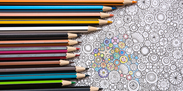 Buntstifte und ein Mandala zum Ausmalen Buntstifte und ein Mandala zum Ausmalen