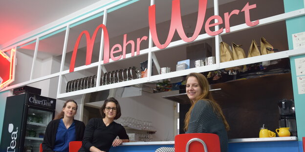 Die Architektinnen Anja Fritz, Silvia Gioberti und Nike Kraft im MehrWert Restaurant Die Architektinnen Anja Fritz, Silvia Gioberti und Nike Kraft im MehrWert Restaurant
