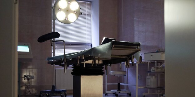 Ein Untersuchungszimmer beim Gynäkologen Ein Untersuchungszimmer beim Gynäkologen