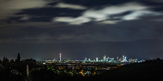 Die Skyline von Frankfurt am Main bei Nacht Die Skyline von Frankfurt am Main bei Nacht