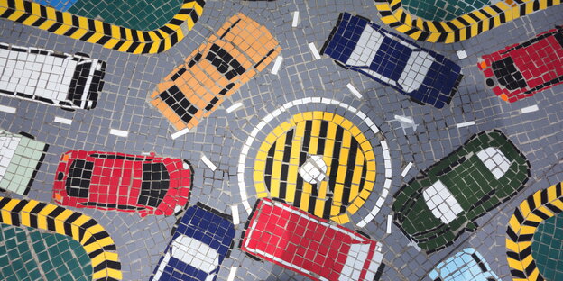 Ein Mosaik zeigt ein Verkehrschaos in einem Kreisverkehr Ein Mosaik zeigt ein Verkehrschaos in einem Kreisverkehr