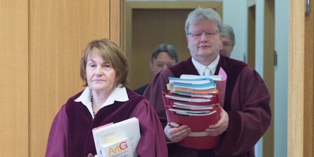 Bundesrichter auf dem Weg in den Gerichtssaal Bundesrichter auf dem Weg in den Gerichtssaal