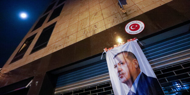 Erdogan-Bild an einem Gebäude Erdogan-Bild an einem Gebäude